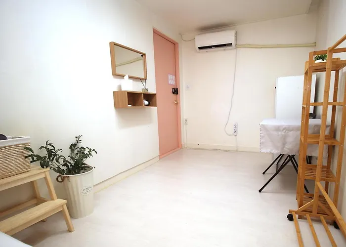 Yab-guesthouse, Femaleonly, Foreignonly